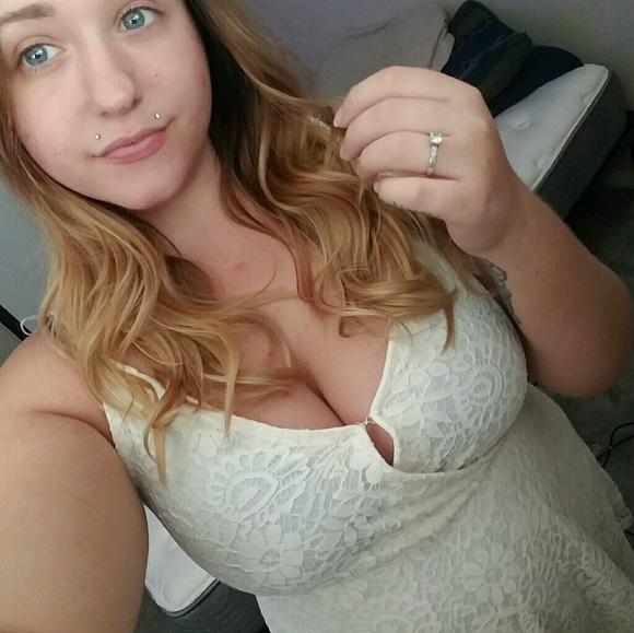 Profile Picture of Amber Roberts (@amberroberts95) on Poshmark