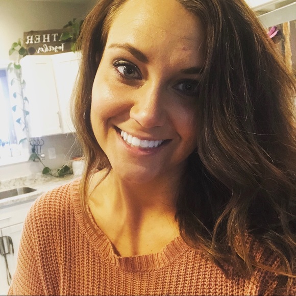 Profile Picture of Heidi Chalich (@heidichalich) on Poshmark