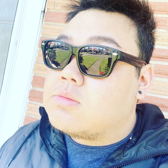 Profile Picture of Andrew Xiong (@andrewxiong) on Poshmark