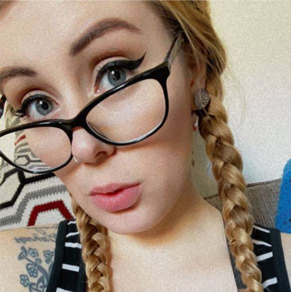 Profile Picture of Ashley Mctigue (@smashattackk) on Poshmark