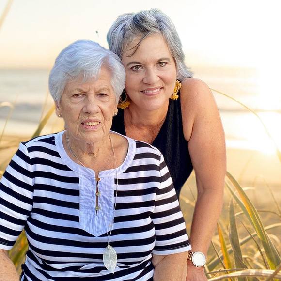 Profile Picture of Sandy Field (@field718) on Poshmark