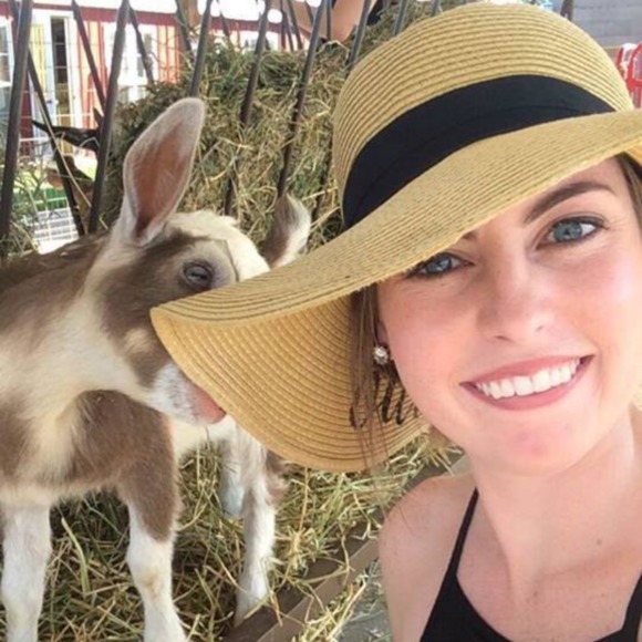 Profile Picture of Megan Dutton (@mdutton15) on Poshmark