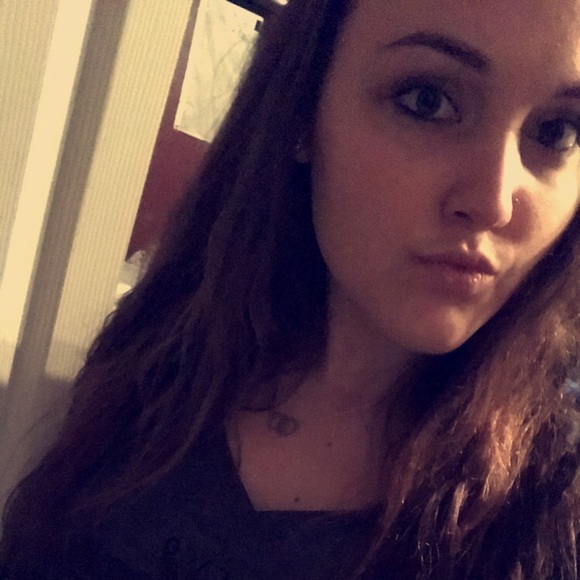 Profile Picture of Lauren Fields (@lmfields27) on Poshmark