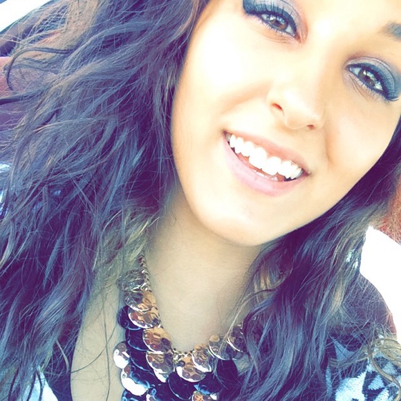 Profile Picture of Kayla Williams (@kaylaaamarrrie) on Poshmark