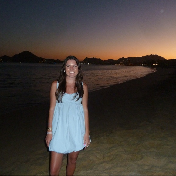 Profile Picture of Emma Diviney (@emmadivs) on Poshmark