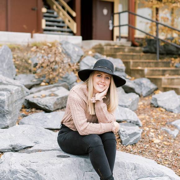 Profile Picture of Hailey Ingalls (@hailey_ingalls) on Poshmark