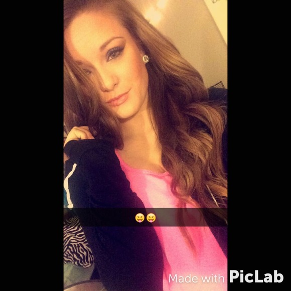 Profile Picture of Victoria Hulsey (@victoriahulsey) on Poshmark