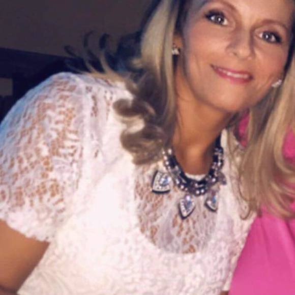 Profile Picture of Melissa Viveiros (@viveirosmelissa) on Poshmark