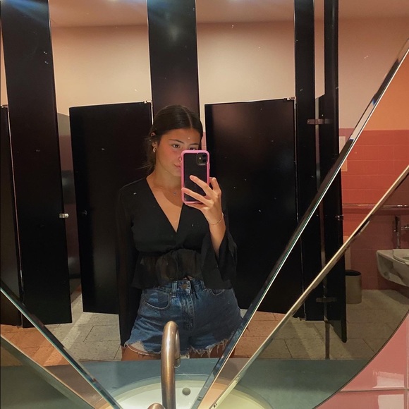 Profile Picture of Kaylee Greenhill (@kayleelynn1022) on Poshmark