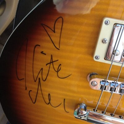 Amy Converse - Twitter Profile Picture of Amy Converse (@hightoppswife) on Twitter