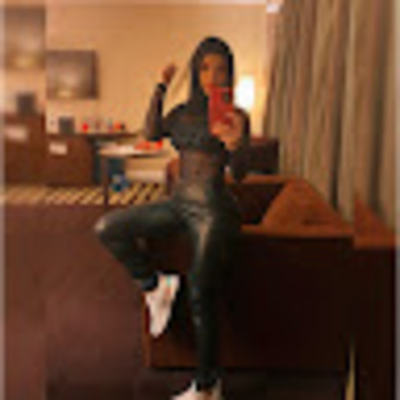 Profile Picture of Daniela Jimenez navarrete (@danielajn) on Poshmark