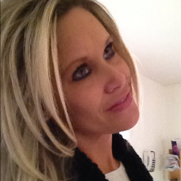 Profile Picture of Tanya Niedermeyer (@mrsnied1) on Poshmark