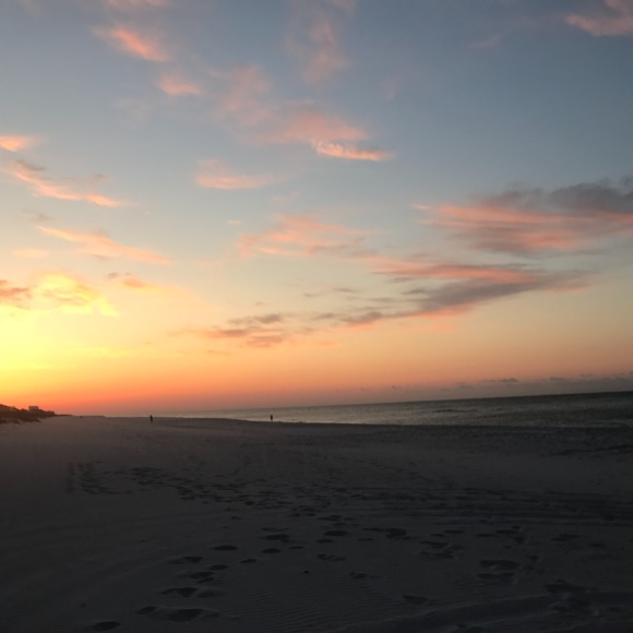 Profile Picture of Avery Barrett (@aaveryyb) on Poshmark