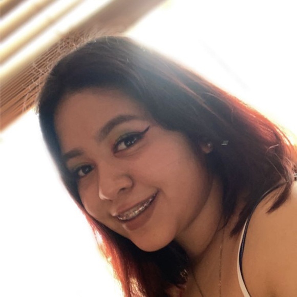 Profile Picture of Emily Hidalgo (@preciosa09_h) on Poshmark