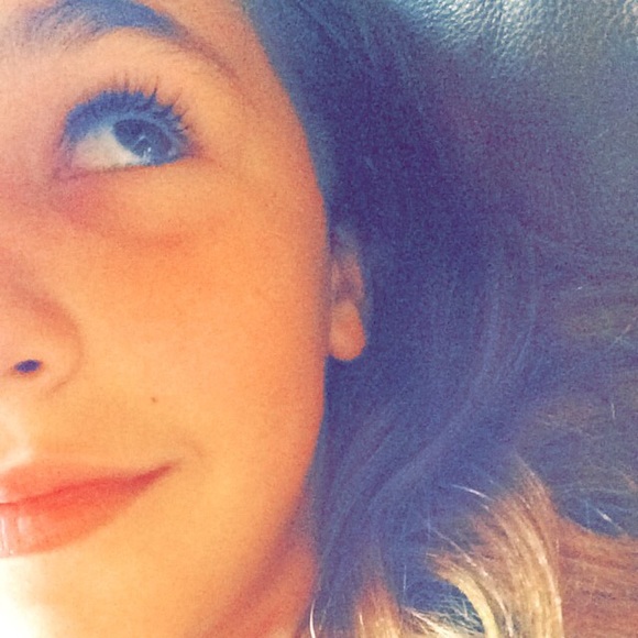 Profile Picture of Ellie Weinreb (@ellieweinreb) on Poshmark