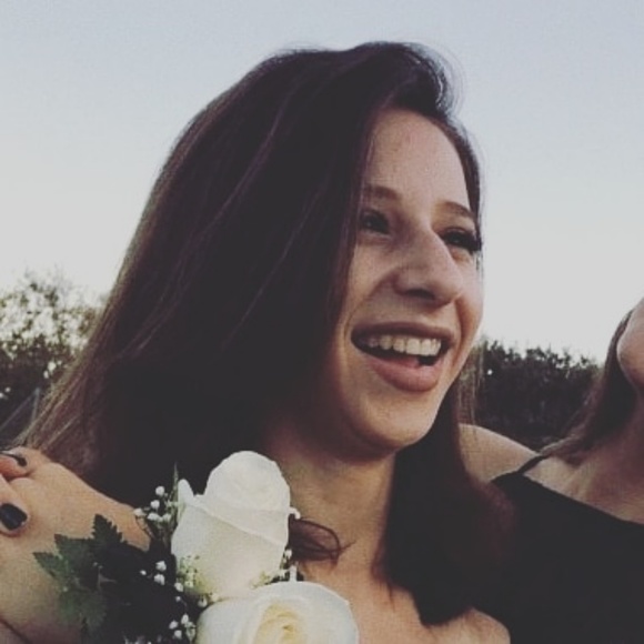 Profile Picture of Rachel Perlmutter (@styleland) on Poshmark