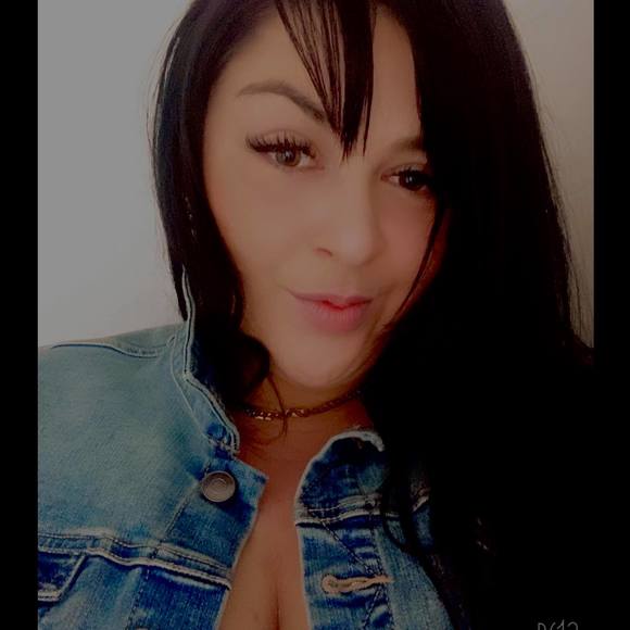 Profile Picture of Maryline Vallieres (@mary_vallieres1) on Poshmark