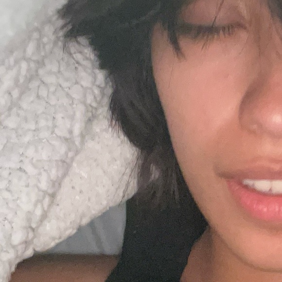Profile Picture of Jennifer Amaya (@okijeffy) on Poshmark