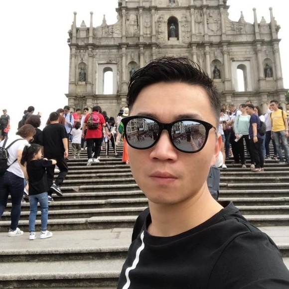 Profile Picture of Jun Li (@kennylee3640) on Poshmark