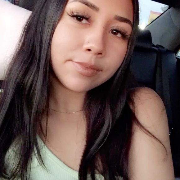 Profile Picture of Abby Torales (@bbyabbss) on Poshmark