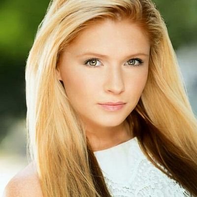 Profile Picture of Holly Nichole Smith (@hollynsmith1) on Twitter