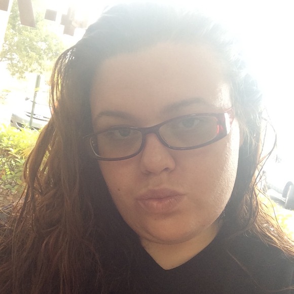 Profile Picture of Danielle Robinson-grey (@pookieee14) on Poshmark