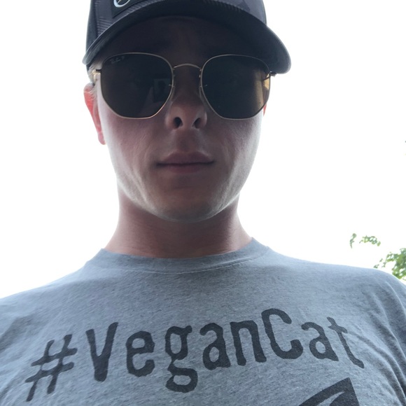 Profile Picture of Ryan Tritini (@ryantritini) on Poshmark