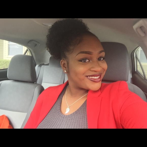 Profile Picture of Sydney Brundidge (@sydneybee03) on Poshmark