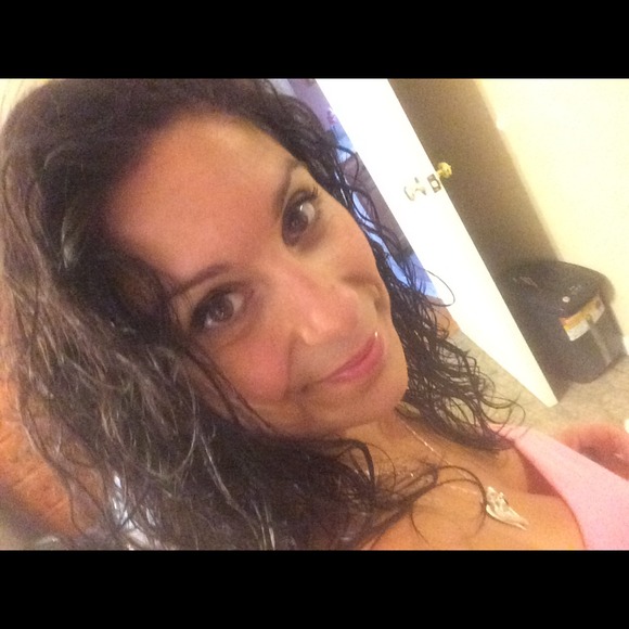 Profile Picture of Amal Nardolillo (@anardolillo) on Poshmark