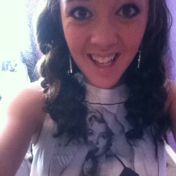 Tia Symmonds - Poshmark Profile Picture of Tia Symmonds (@xo_tiarenee_xo) on Poshmark