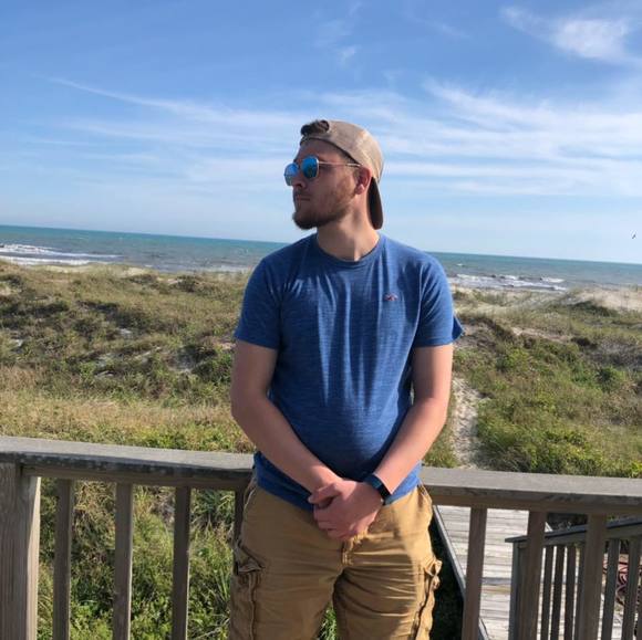 Profile Picture of Jonathan Casoni (@jonathancasoni) on Poshmark