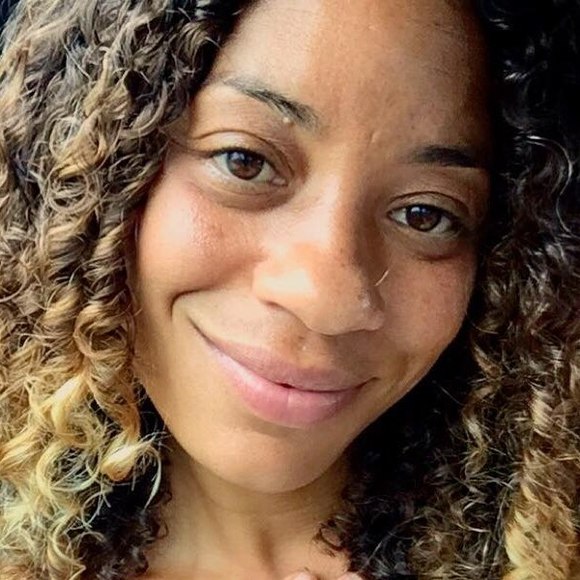 Profile Picture of Candice Neaves (@candiceneaves) on Poshmark