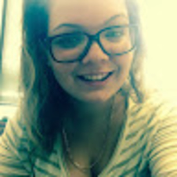 Profile Picture of Leanne Byrne (@leannebyrne) on Poshmark