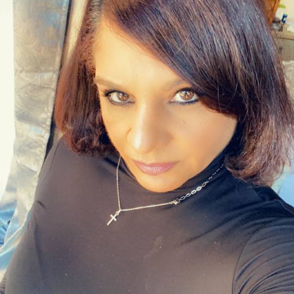 Profile Picture of Anna Pratts (@annapratts) on Poshmark