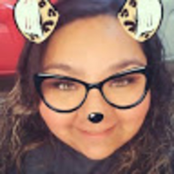 Profile Picture of Isabel Moreno (@isabelmoreno391) on Poshmark