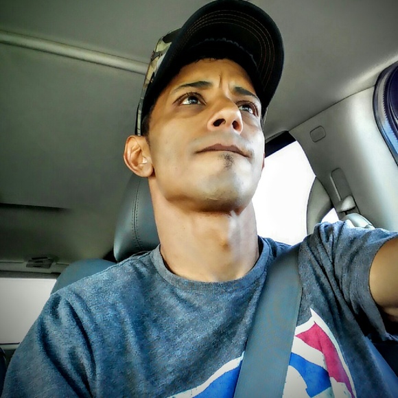 Profile Picture of Eric Robledo (@erob24) on Poshmark