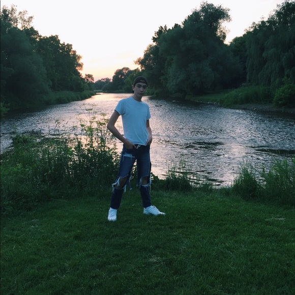Profile Picture of Matthew Demelo (@matthew_demelo) on Poshmark