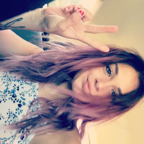 Profile Picture of Andrea Molnar (@akmolnar12) on Poshmark