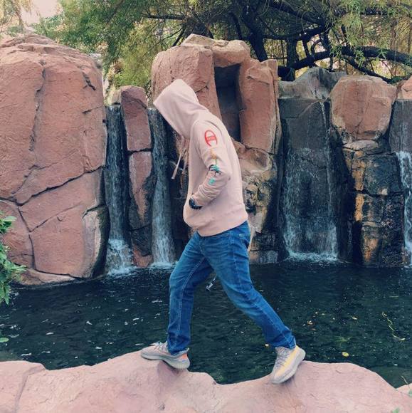 Profile Picture of Jian Wu (@791973579) on Poshmark