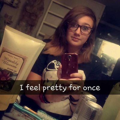 Profile Picture of Lacey Hanson (@LaceyHanson1) on Twitter