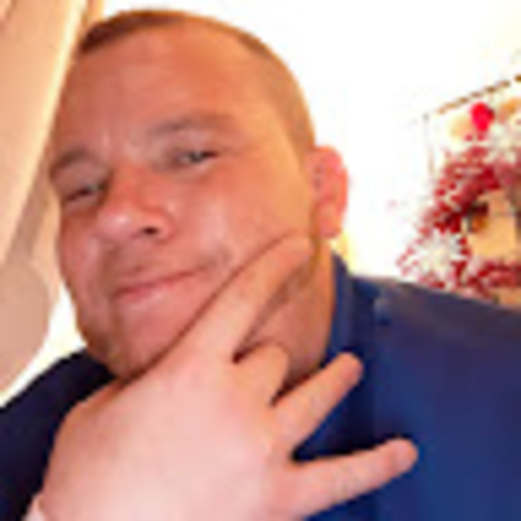 Profile Picture of Derek Dennis (@bigdaddydand7) on Poshmark