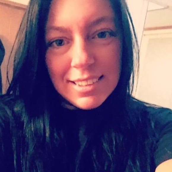 Profile Picture of Jennifer Weaverling (@jenharp28) on Poshmark