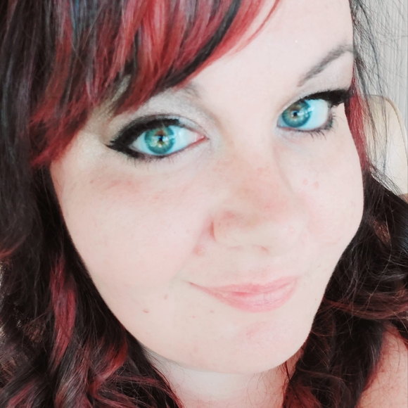 Profile Picture of Emily Alvarez (@uber_cute) on Poshmark