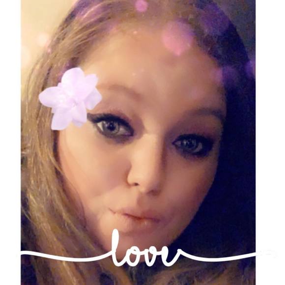 Profile Picture of Billie Jeffries (@billie_jeffries) on Poshmark