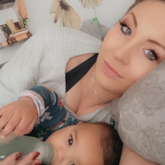 Profile Picture of Ashley Lewkowicz (@ashleylewkowicz) on Poshmark