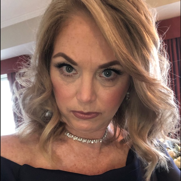 Profile Picture of Christine Newhart (@cnew220) on Poshmark