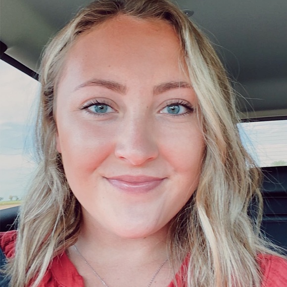 Profile Picture of Mattisyn Barendt (@mattiebarendt) on Poshmark