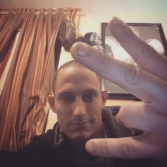 Profile Picture of Chris Faulkner (@chrisfaulkner) on Poshmark