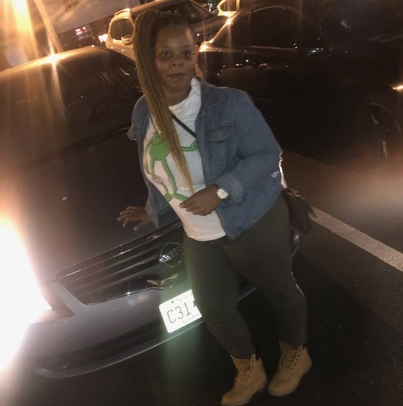 Profile Picture of Redd Redd (@katinalarita) on Poshmark