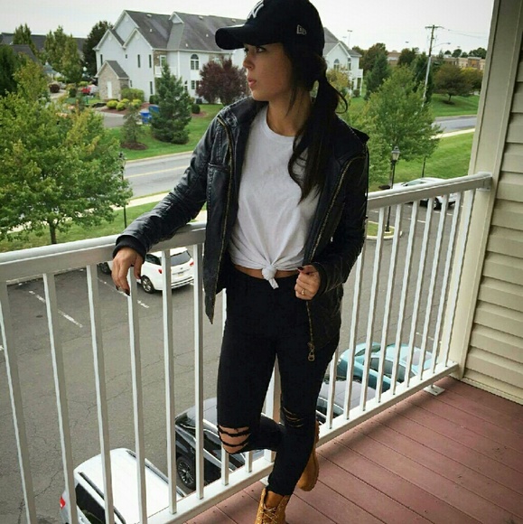 Profile Picture of Alexandra Yaeger (@ayaegerr1) on Poshmark